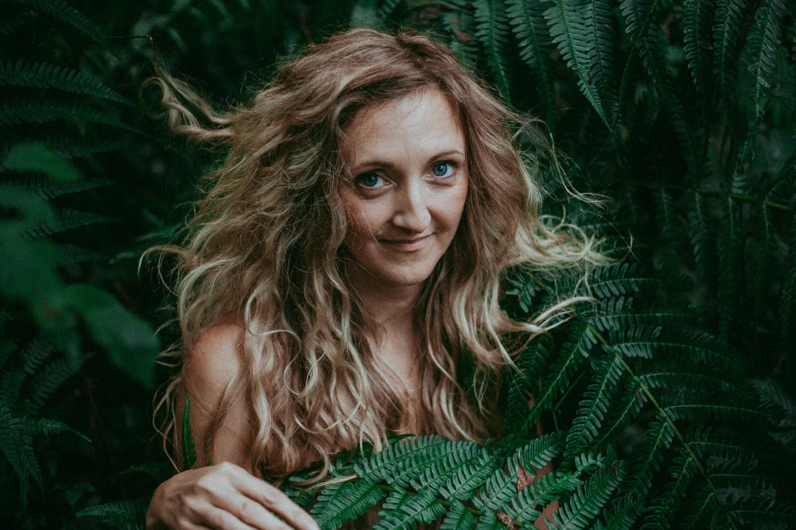 Samantha Bennett smiling amongst ferns